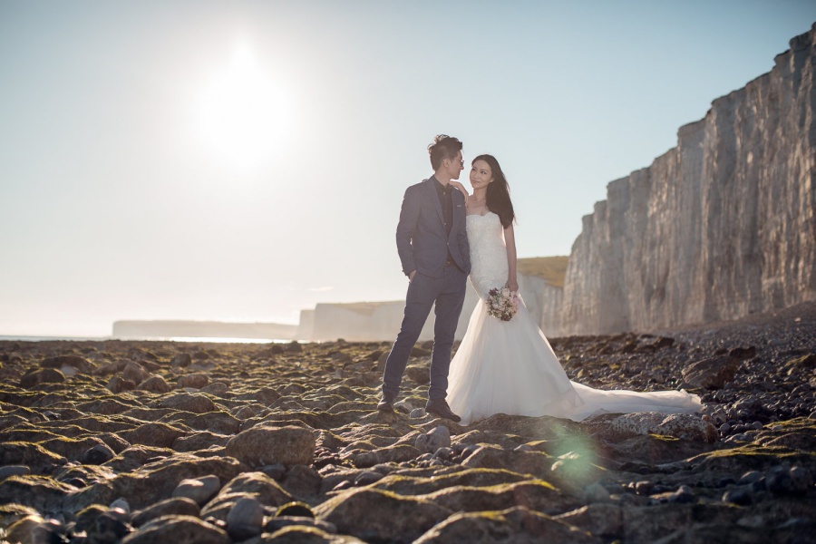 London Pre-Wedding Photoshoot At White Cliff  by Dom  on OneThreeOneFour 9