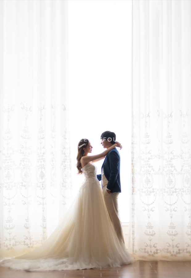 Gravity Studio Simple and Elegant Pre-Wedding Concept = Korean Studio Pre-Wedding by Gravity Studio on OneThreeOneFour 11