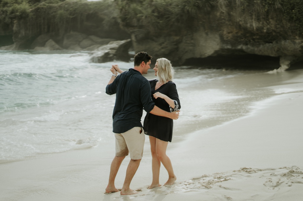 Bali Surprise Proposal At Nusa Lembongan Devil's Tear And Dream Beach by Agus  on OneThreeOneFour 0