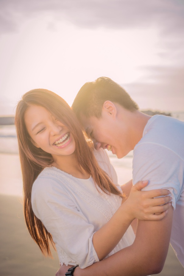Taiwan Casual Couple Photoshoot At The Beach  by Star  on OneThreeOneFour 24