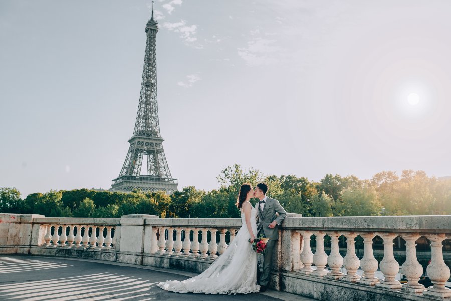 A&M: 巴黎婚紗攝影 - 艾菲爾鐵塔，羅浮宮，比爾哈凱姆橋 by Arnel on OneThreeOneFour 2