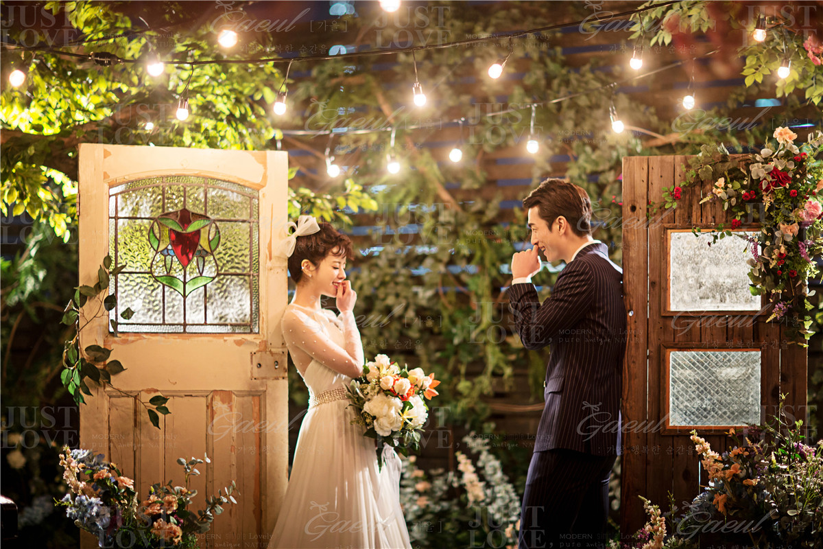 Korean Studio Pre-Wedding Photography: Night Romance by Gaeul Studio on OneThreeOneFour 0