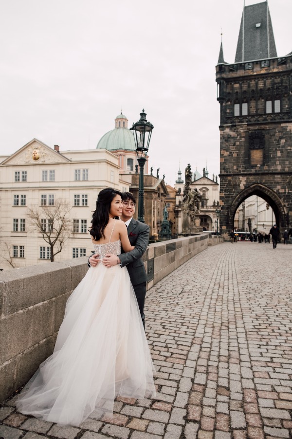 J&J: Prague Pre-wedding Photoshoot by Nika on OneThreeOneFour 11