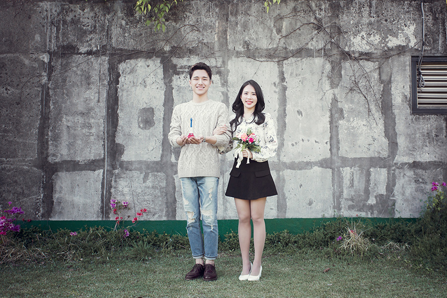Korea Casual Couple Photoshoot At Seonyudo Park In Spring by Junghoon on OneThreeOneFour 17