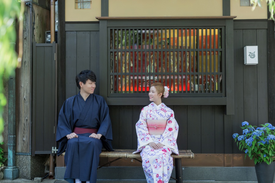 Japan Kyoto Kimono And Casual Photoshoot At Gion District  by Kinosaki on OneThreeOneFour 7