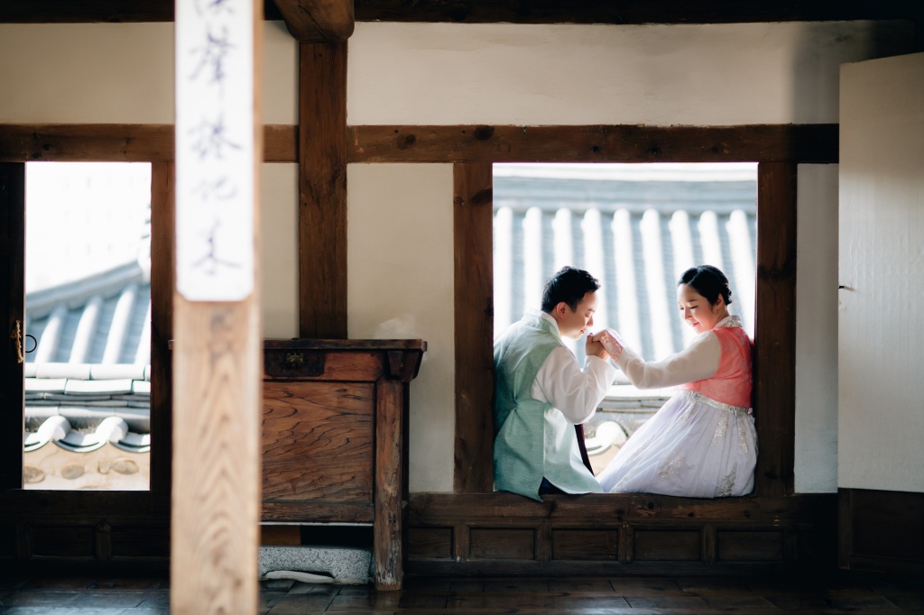 Traditional Hanbok Couple Photoshoot at Namsangol Hanok Village  by Jungyeol on OneThreeOneFour 9