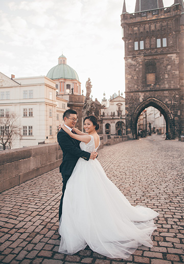 M&B: Prague Fairytale Pre-wedding Photoshoot 