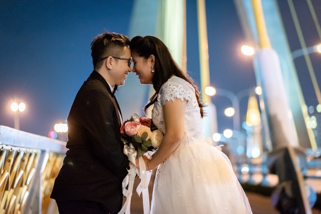 E&D: Bangkok Pre-wedding Photo | Chinatown | Hua Lamphong Station | King Rama VIII Bridge by Sahrit on OneThreeOneFour 23