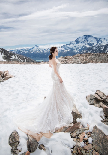 New Zealand Pre-Wedding Photoshoot At Snow Mountain And Lake Tekapo 