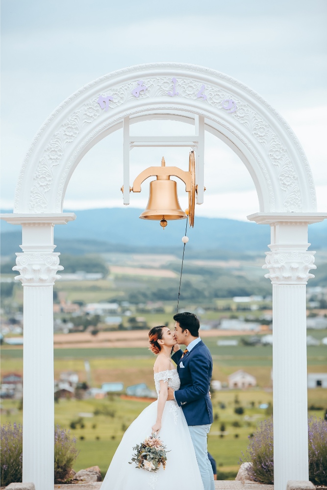 Hokkaido Pre-Wedding Photographer: Summer Photoshoot At Shikisai No Oka Alpaca Farm And Hinode Park Lavender Field by Kouta on OneThreeOneFour 22