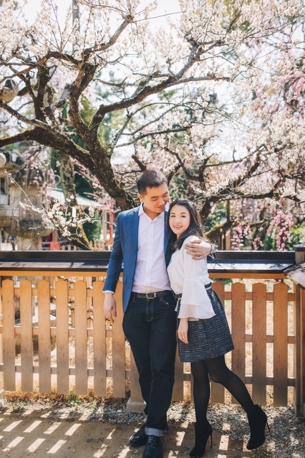 Japan Kyoto Pre-Wedding Photoshoot At Gion District  by Shu Hao  on OneThreeOneFour 19