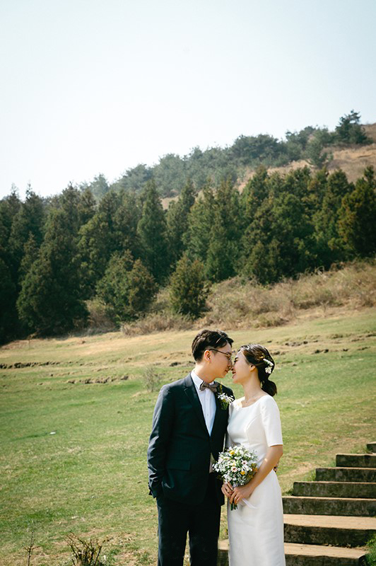Korea Jeju Island Pre-Wedding Photoshoot During Spring by Gamsung on OneThreeOneFour 3