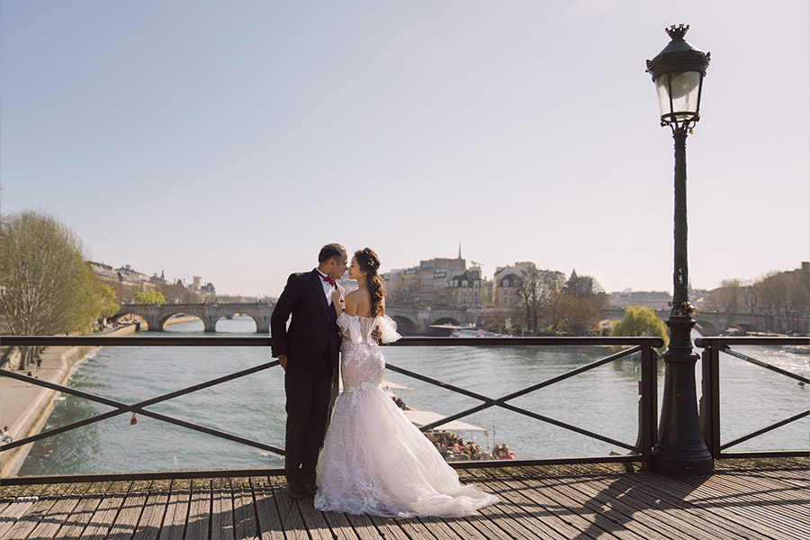 Paris Pre-Wedding Photoshoot with Eiﬀel Tower, Louvre Museum & Arc de Triomphe by Vin on OneThreeOneFour 14