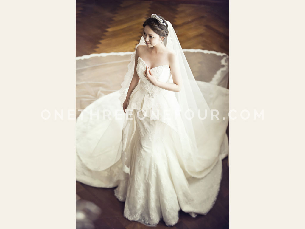 White | Korean Pre-wedding Photography by Pium Studio on OneThreeOneFour 4