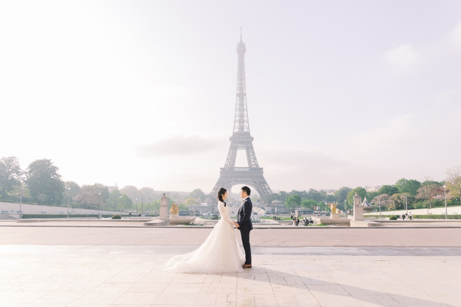 M&Y: Paris Pre-wedding Photoshoot at Pont des Arts and Luxembourg Gardens by Celine on OneThreeOneFour 8