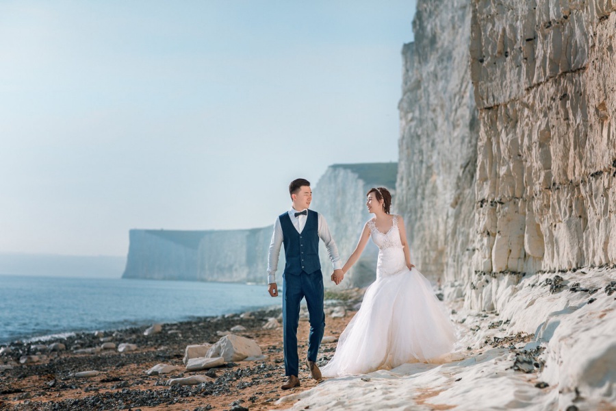 London Pre-Wedding Photoshoot At White Cliffs Of Dover by Dom  on OneThreeOneFour 13
