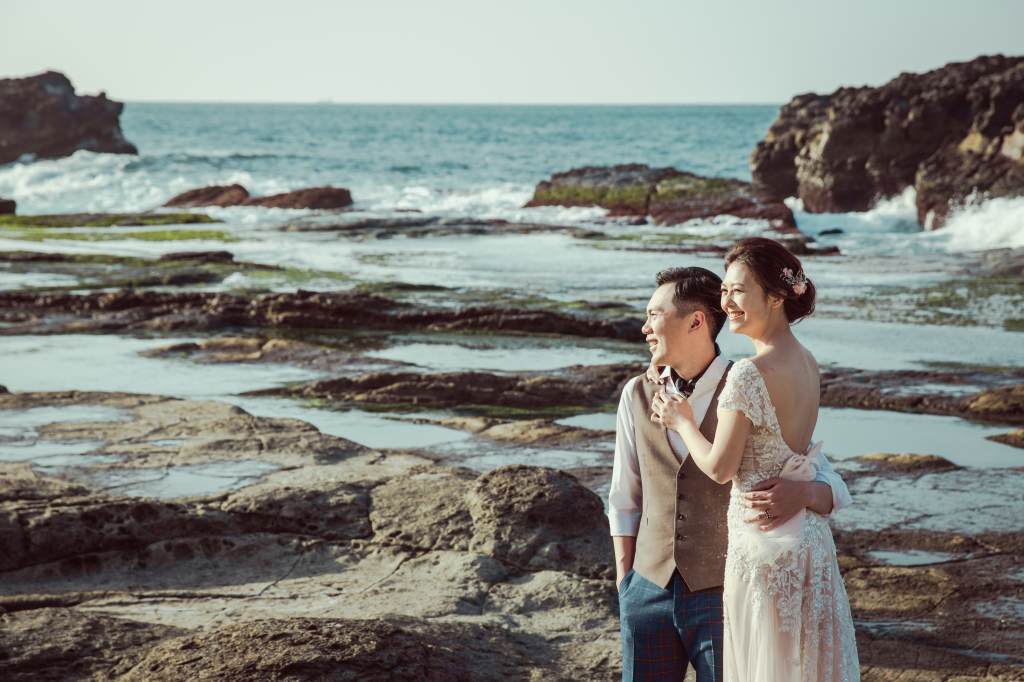 Taiwan Pre-Wedding Photography Package: Photoshoot At Cafe Streets And Coastal Beach  by Doukou on OneThreeOneFour 12