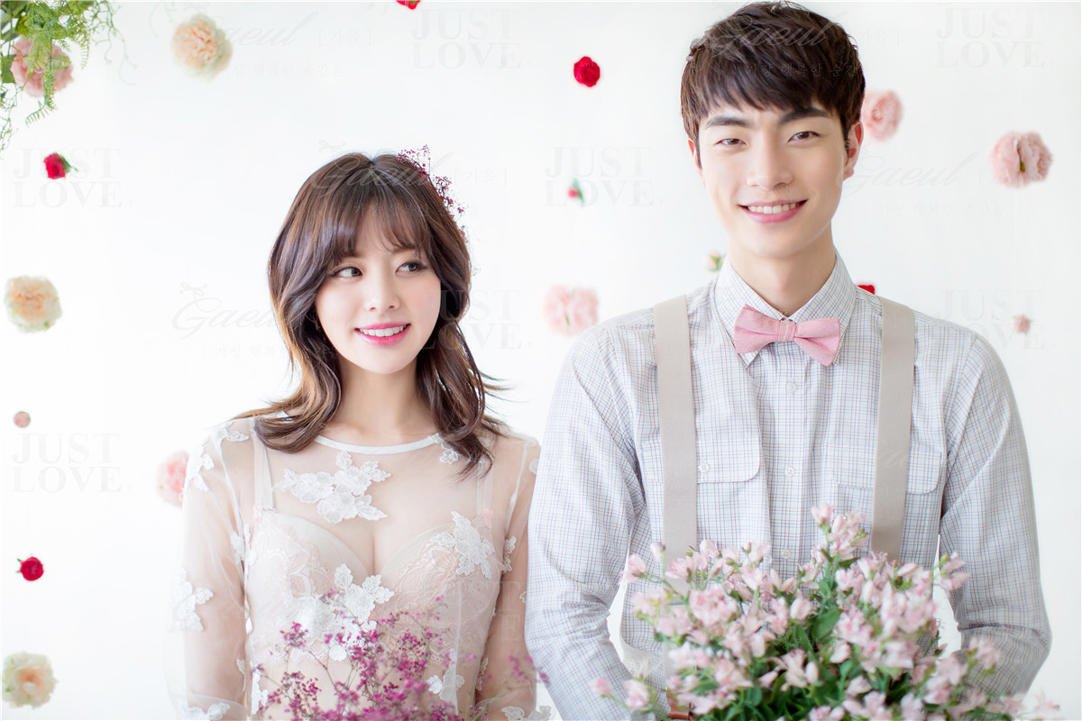 Korean Studio Pre-Wedding Photography: Chic & Fun by Gaeul Studio on OneThreeOneFour 0