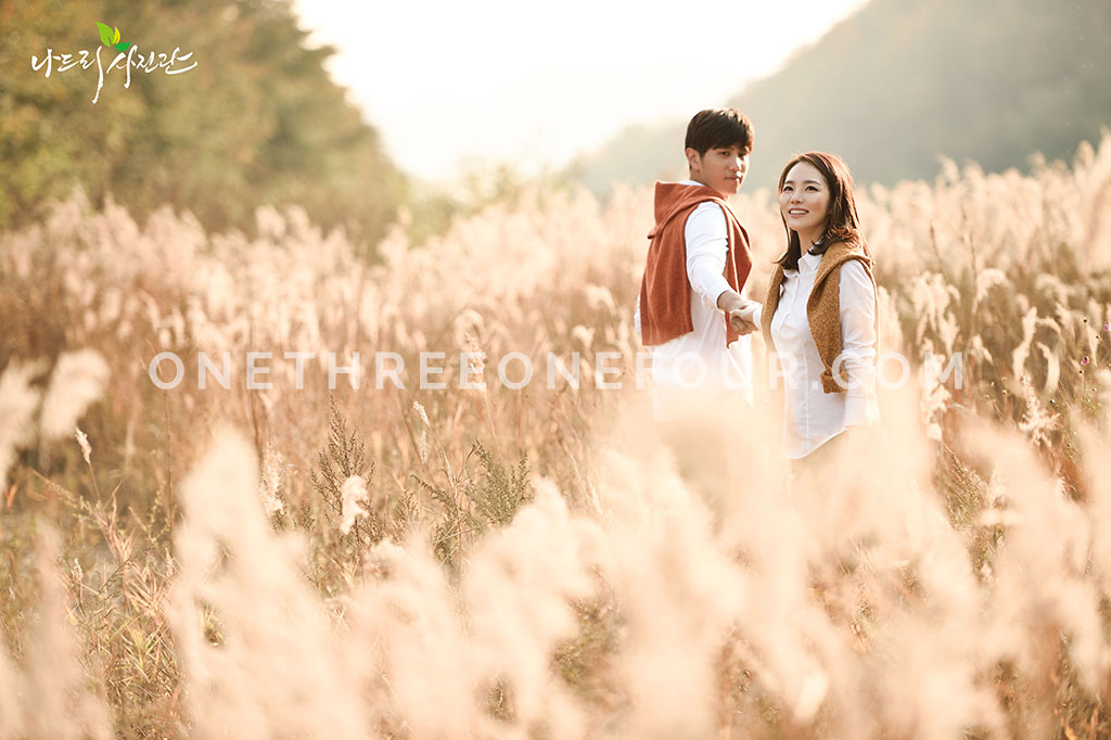 Korean Studio Pre-Wedding Photography: Autumn (Outdoor) by Nadri Studio on OneThreeOneFour 22