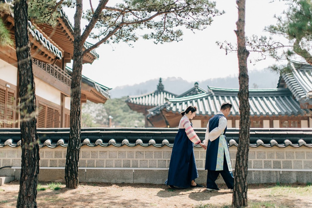 Korea Hanbok Pre-Wedding Photoshoot At Namsangol Hanok Village  by Jungyeol  on OneThreeOneFour 3