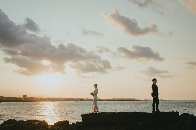 Korea Outdoor PreWedding Photoshoot At Jeju Island During Winter by Gamsung  on OneThreeOneFour 15