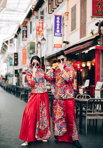 E&K: Quirky pre-wedding in Chinatown, Gardens by the Bay and beach