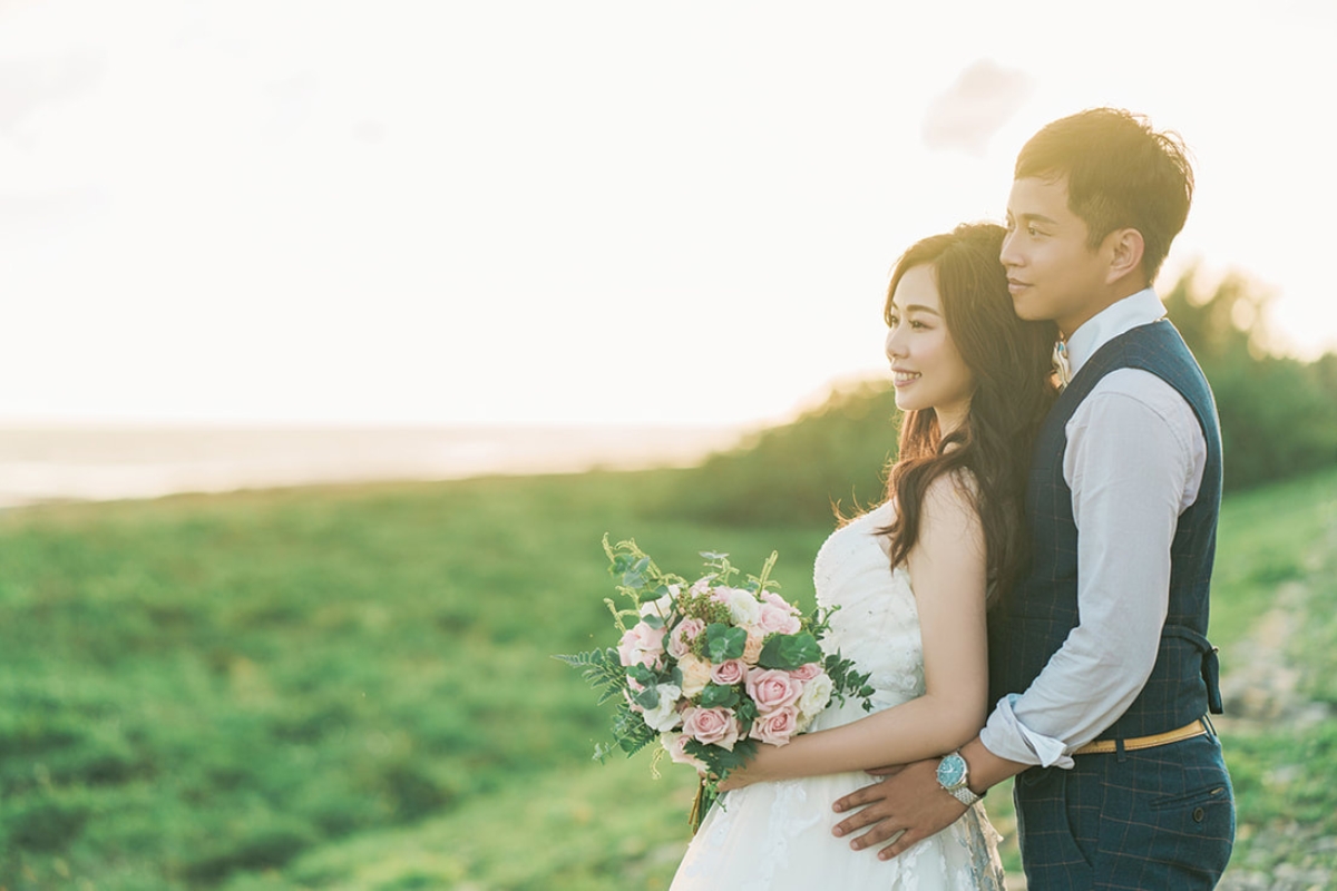 Taiwan Pre-Wedding Photoshoot Zoo Lush Greenery Beach by  on OneThreeOneFour 16