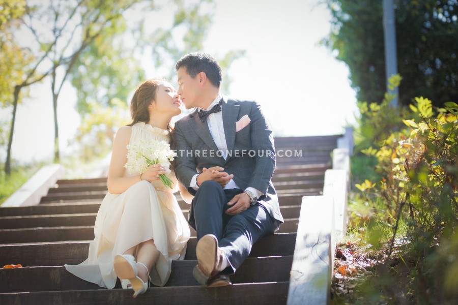 Gravity Studio Outdoor Park Pre-Wedding Photoshoot | Korean Studio Pre-Wedding by Gravity Studio on OneThreeOneFour 2
