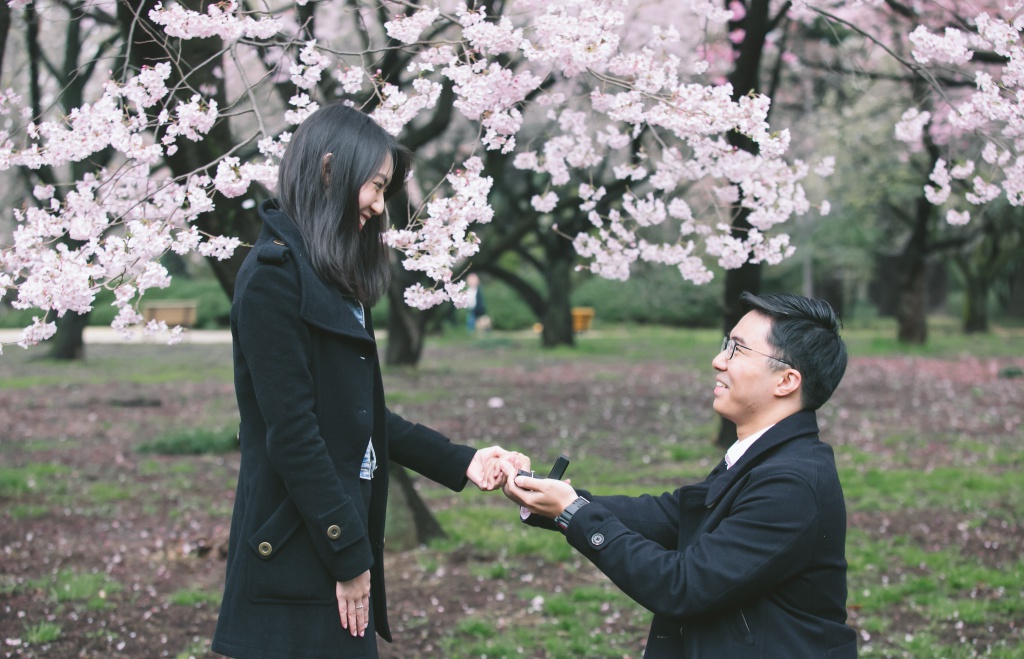 Japan Tokyo Casual Couple Photoshoot And Surprise Proposal With Cherry Blossom by Hiro  on OneThreeOneFour 4
