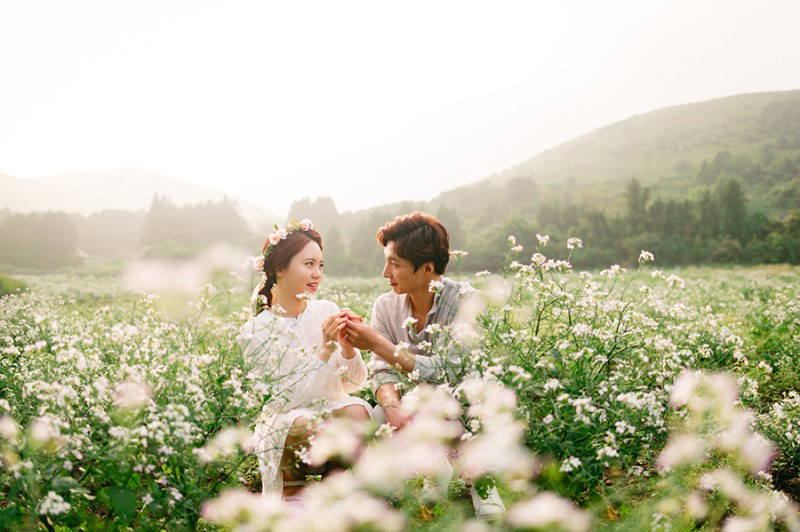 Korea Outdoor Pre-Wedding Photoshoot At Jeju Island with Buckwheat Flowers  by Gamsung   on OneThreeOneFour 19