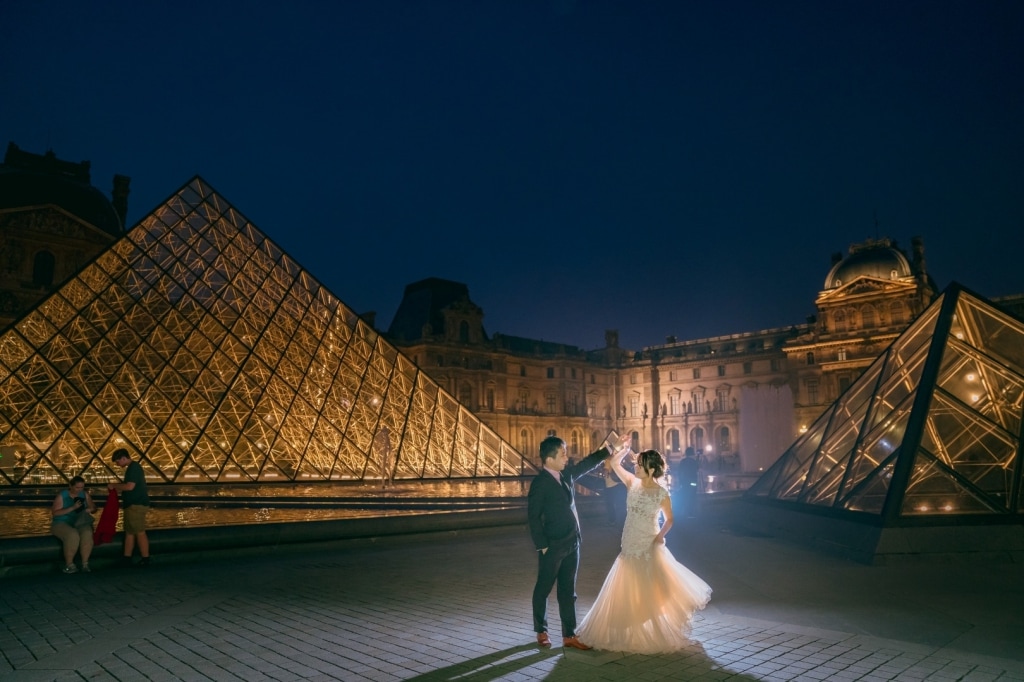 Paris Pre-wedding Photos At Chateau de Sceaux, Eiffel Tower, Louvre Night Shoot by Son on OneThreeOneFour 52