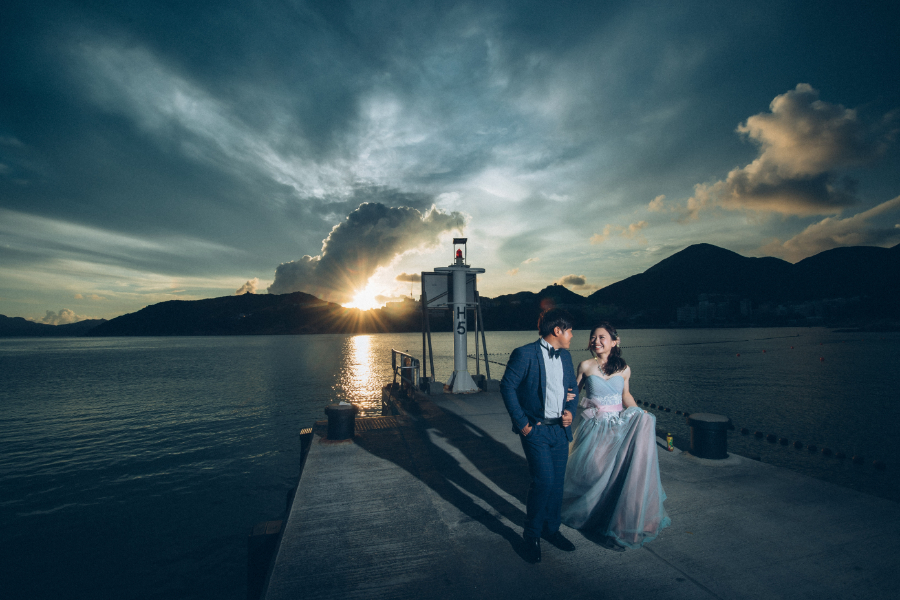 Hong Kong Outdoor Pre-Wedding Photoshoot At Disney Lake, Stanley, Central Pier by Felix on OneThreeOneFour 16