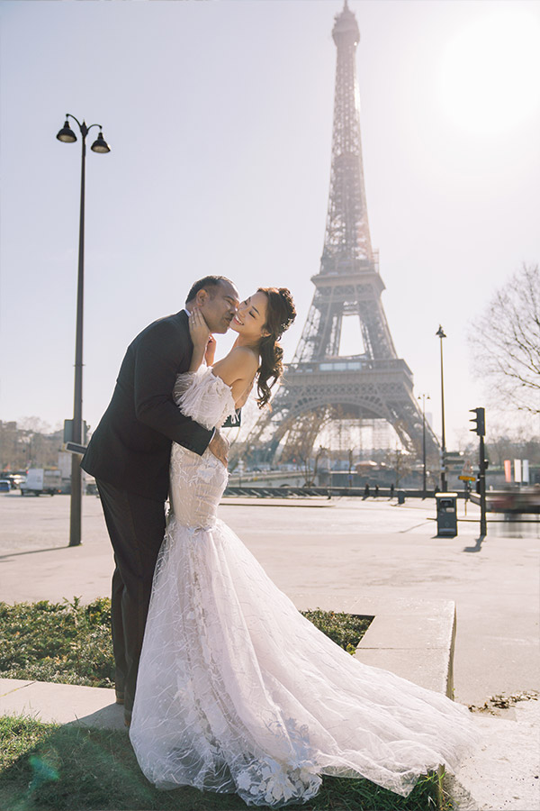 Paris Pre-Wedding Photoshoot with Eiﬀel Tower, Louvre Museum & Arc de Triomphe by Vin on OneThreeOneFour 4