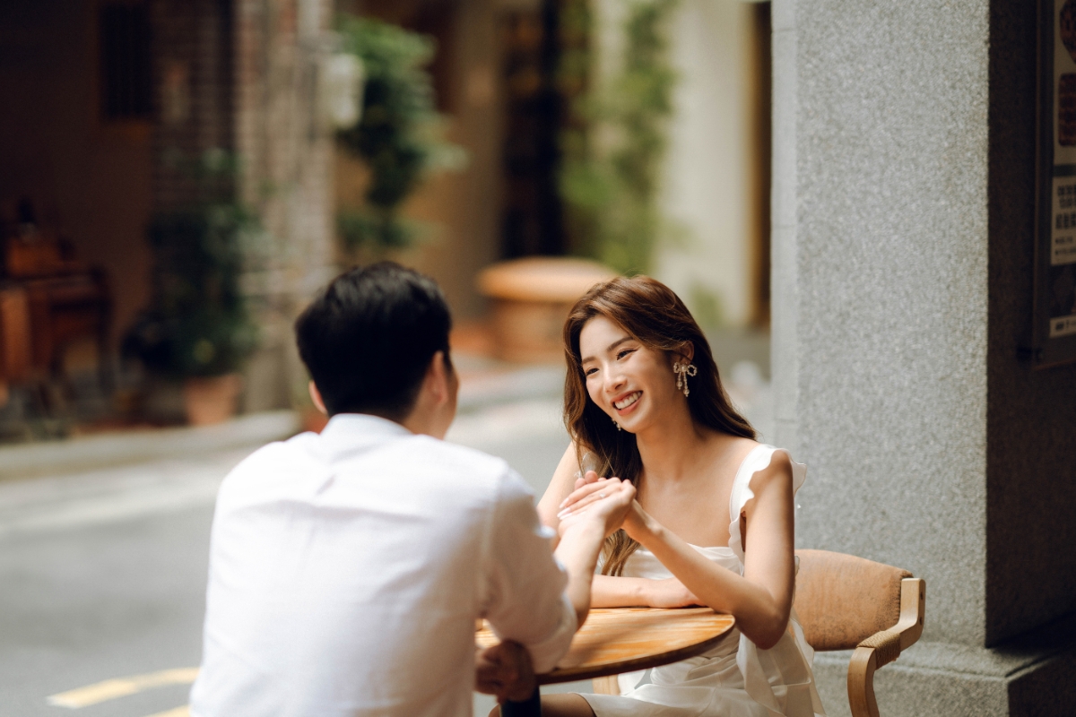 Taiwan Pre-Wedding Photoshoot Dadaocheng Golden Waterfall Jiufen Night Shoot Indoor Studio by OneThreeOneFour on OneThreeOneFour 27