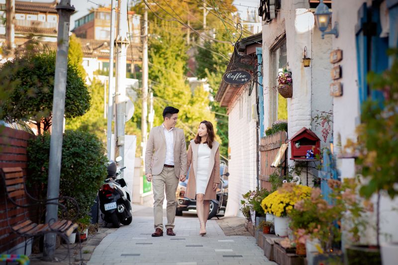 J&L: Malaysia Couple's Casual Photoshoot in Korea at Samcheong-dong by Junghoon on OneThreeOneFour 18