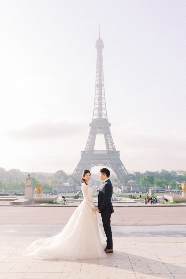 M&Y: Paris Pre-wedding Photoshoot at Pont des Arts and Luxembourg Gardens by Celine on OneThreeOneFour 9