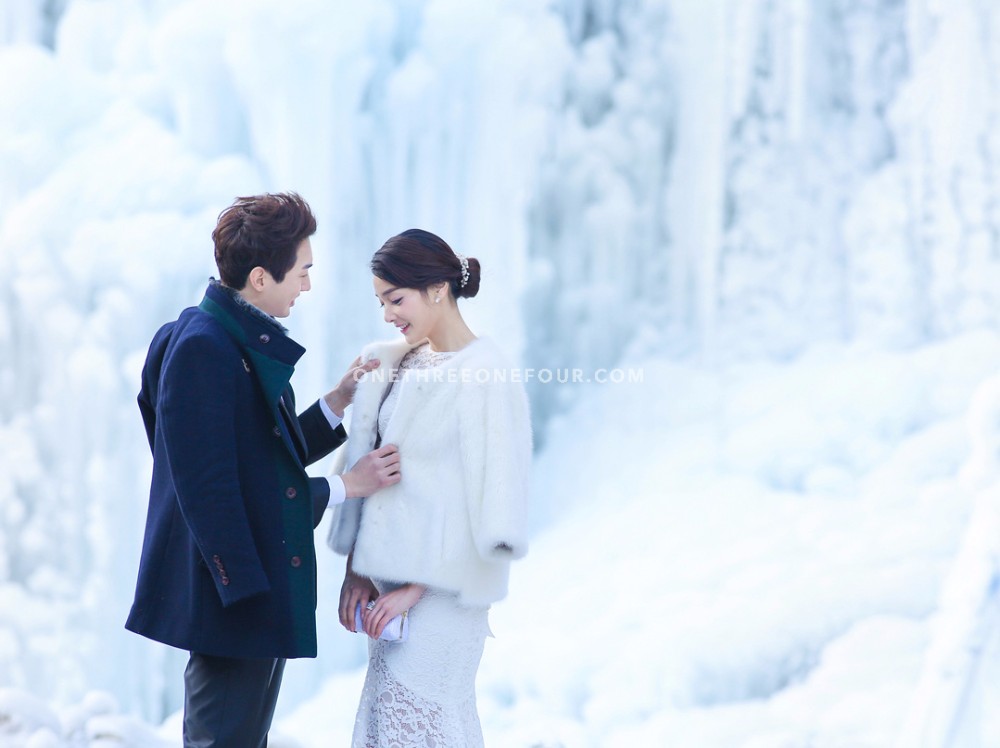 Korean Outdoor Winter Snow Scene Pre-Wedding Photography by ePhoto Essay Studio on OneThreeOneFour 5