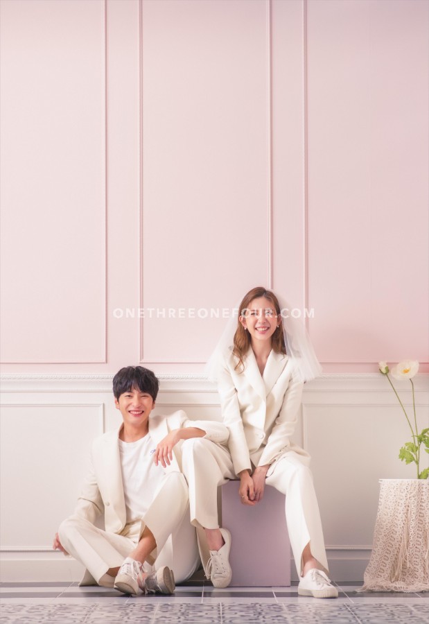 Gravity Studio Simple and Elegant Pre-Wedding Concept = Korean Studio Pre-Wedding by Gravity Studio on OneThreeOneFour 32