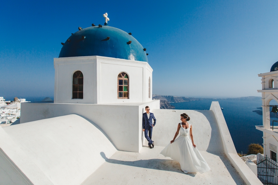 Santorini Pre-Wedding Photoshoot At Oia Blue Dome Church by Nabi on OneThreeOneFour 12