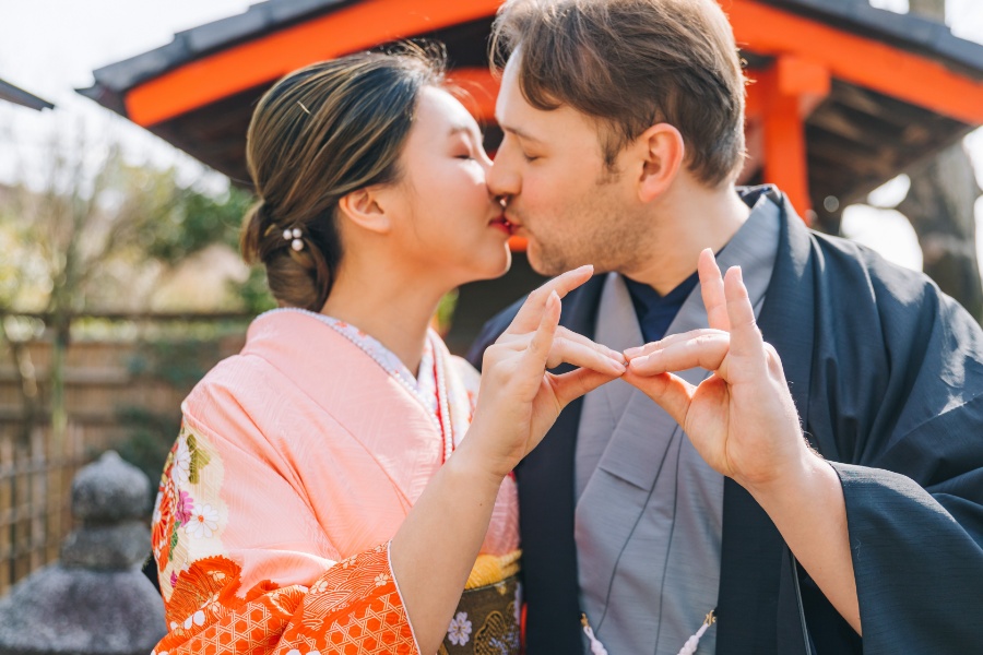 Kyoto Kimono Prewedding Photoshoot Higashiyama District Japan by Shu Hao on OneThreeOneFour 20