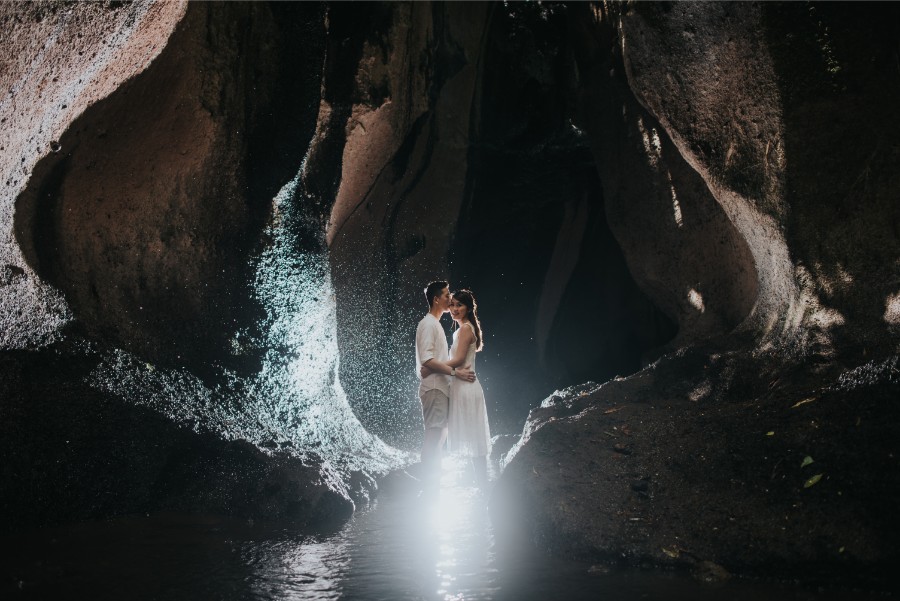 G&G: Bali Pre-wedding photoshoot at Mount Batur Pinggan, forest, Cepung Waterfall and Mengening Beach by Hery on OneThreeOneFour 9