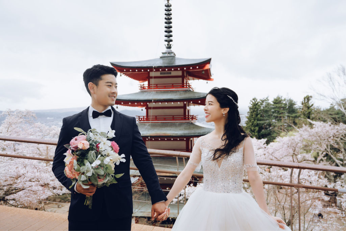 US Couple's Spring Season Kimono & Prewedding Photoshoot At Chureito Pagoda, Lake Kawaguchiko In Tokyo by Cui Cui on OneThreeOneFour 10