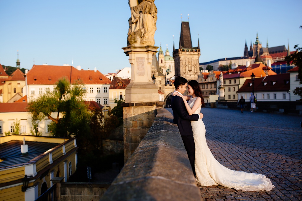 Pre-Wedding Photo in Prague At St. Vitus Cathedral And Mala Strana  by Jenny on OneThreeOneFour 2