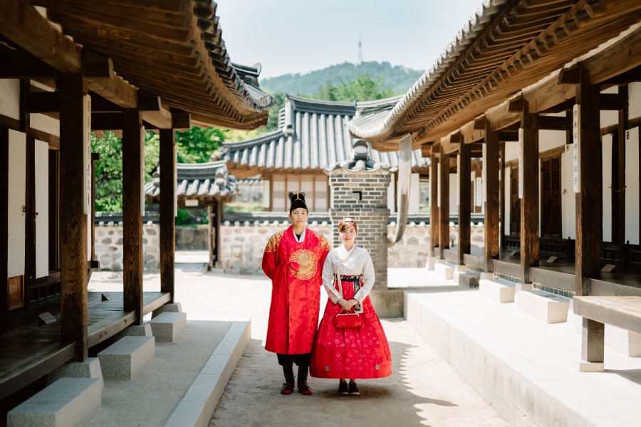 J&E: Traditional handbok photoshoot in Seoul, at Namsangol Hanok Village by Jungyeol on OneThreeOneFour 6