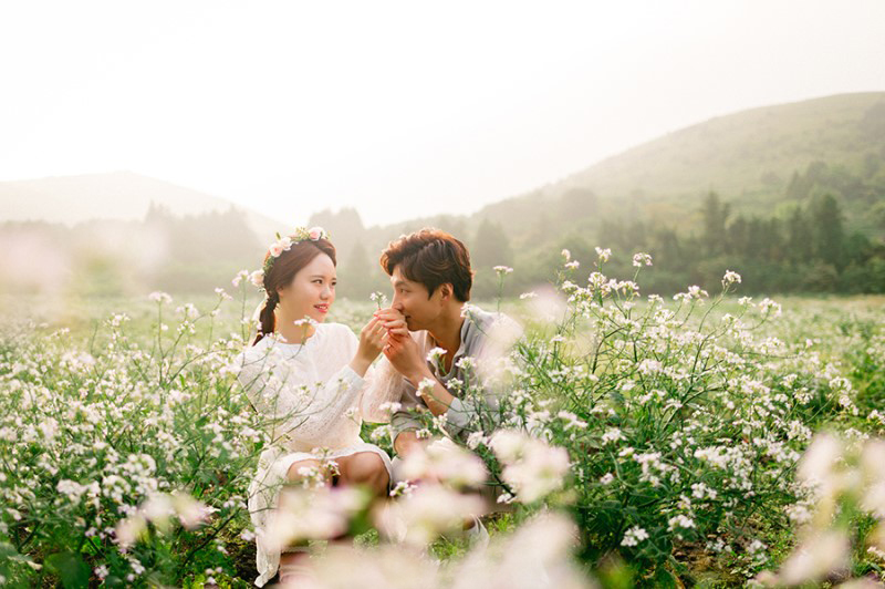 Korea Outdoor Pre-Wedding Photoshoot At Jeju Island with Buckwheat Flowers  by Gamsung   on OneThreeOneFour 20