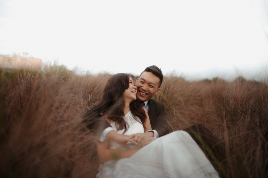 B & H - Singapore Outdoor Pre-Wedding at Jurong Lake Gardens & Back Alleys by Chan on OneThreeOneFour 5