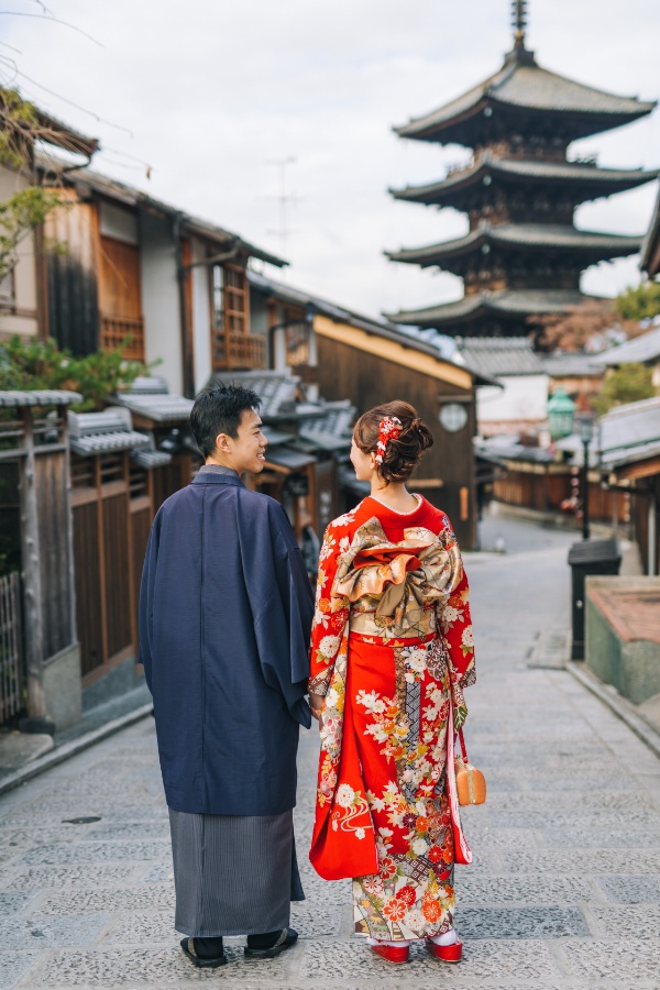 Japan Kyoto Autumn Higashiyama Kimono Prewedding Photoshoot by Shu Hao on OneThreeOneFour 37
