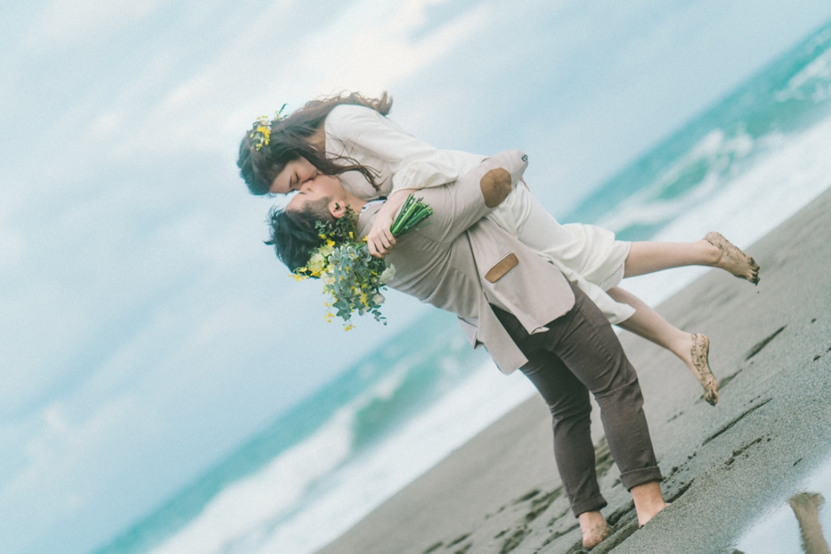 Taiwan Pre-Wedding Photoshoot Countryside Field Beach  by  on OneThreeOneFour 27