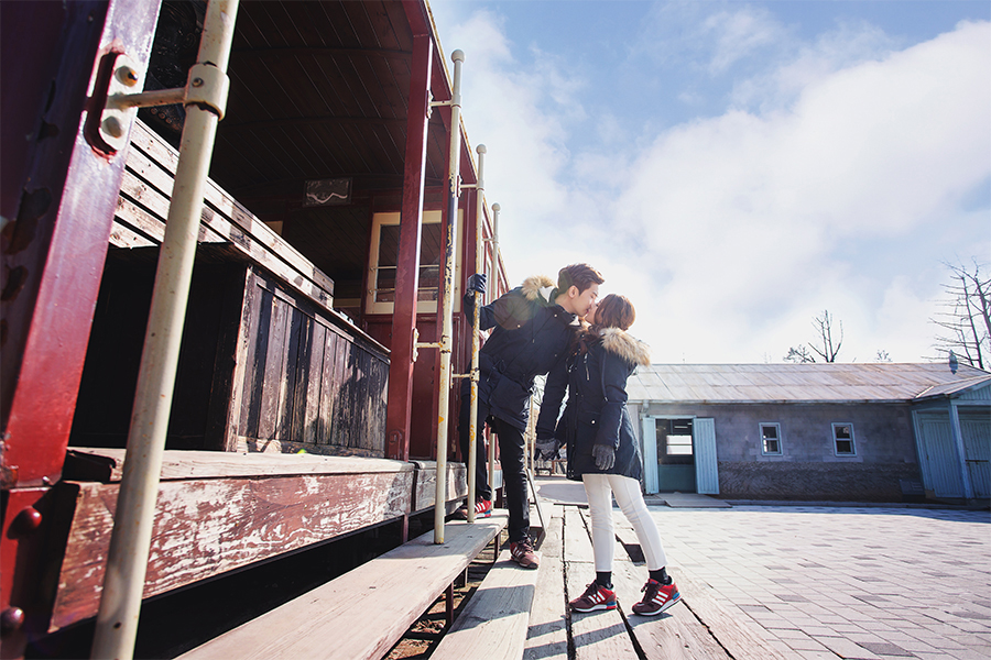 Korea Winter Casual Couple Photoshoot At National Folk Museum  by Junghoon on OneThreeOneFour 10