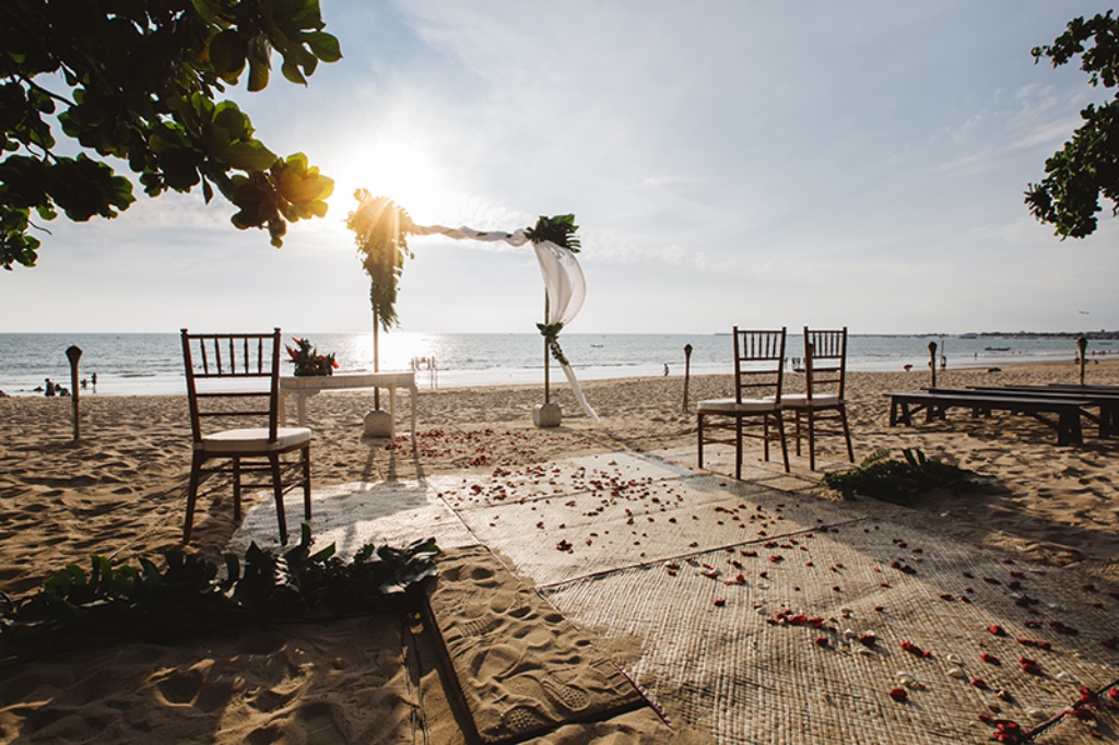 Bali Traditional Destination Wedding At Private Beach  by Cahya  on OneThreeOneFour 4